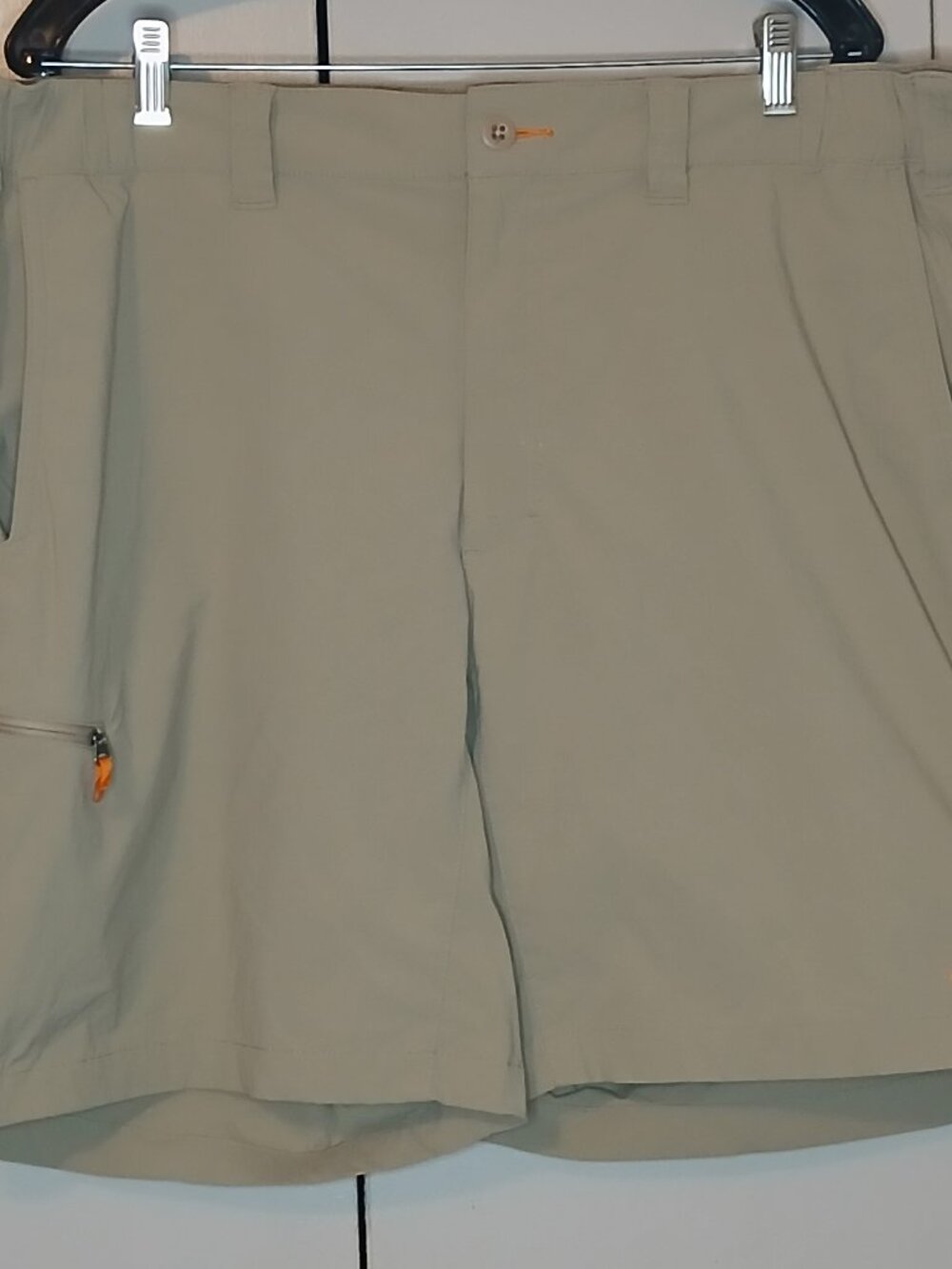 Orvis Men s XL Khaki 6 Pocket Nylon Blend Shorts (0878F1)